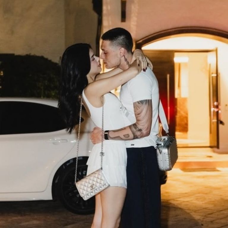 Kenia Os subió un par de fotos que reafirman el rumor de un posible embarazo 