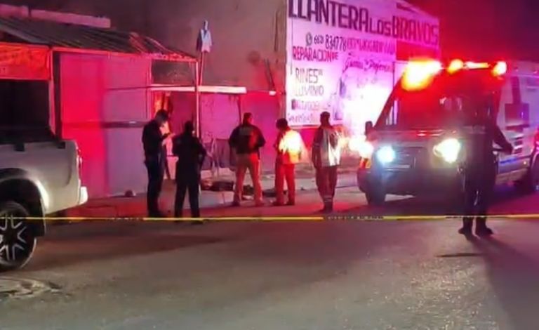 La víctima perdió la vida tendida sobre la banqueta