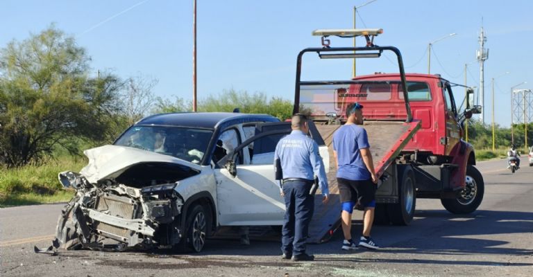 Una grúa remolcó a las unidades siniestradas.
