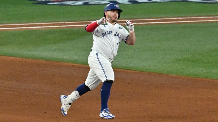 Alejandro Kirk hace historia en la Serie Mundial; impone récords para mexicanos en 'Clásicos de Otoño'