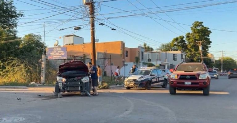 La mujer lesionada fue trasladada a un hospital de la localidad.