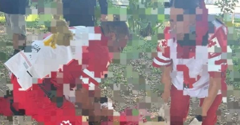 Los paramédicos confirmaron que la mujer presentaba signos de ahorcamiento.