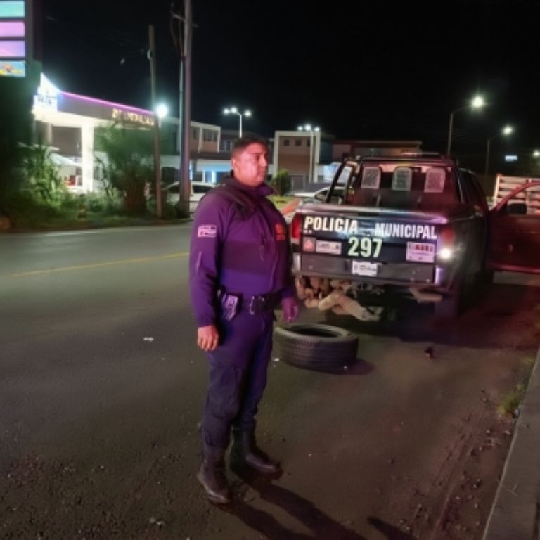 Una unidad oficial resultó con las llantas dañadas en el sitio