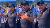 Foto ilustrativa de la nota titulada: VIDEO: Chuy Lizárraga canta en bloqueo carretero en apoyo a agricultores y visualiza sus demandas