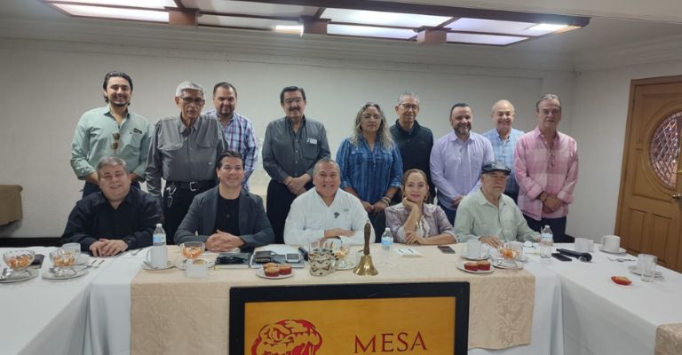 En charla con los integrantes de la Mesa Cancún