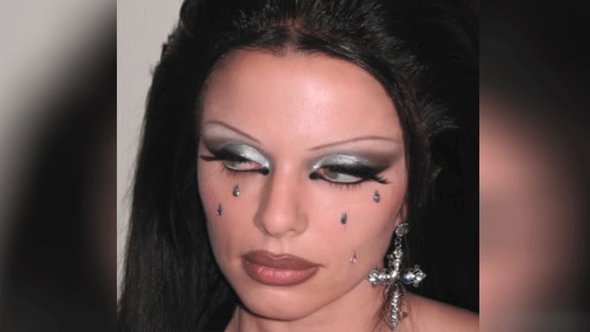 (FOTOS) Julia Fox causa revuelo en Nueva York por su disfraz de Jackie Kennedy tras el asesinato de JFK