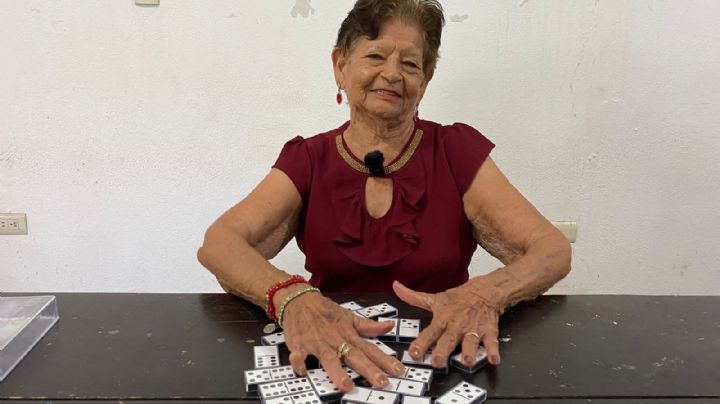 Navojoa: A sus 90 años de edad, Aurora es la reina del dominó en el sur de Sonora