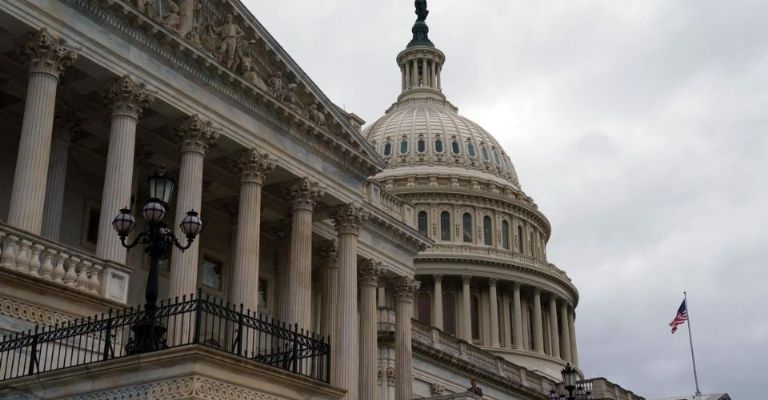 Casa Blanca inicia despidos tras nueve días de cierre del Gobierno