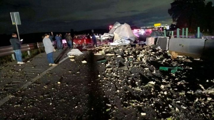 ALERTA en la autopista México-Puebla: Volcadura de tráiler causa TRÁNSITO LENTO