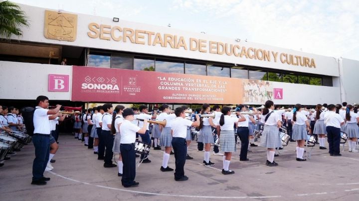 Conforman 184 alumnos de secundaria la primera Banda de Guerra Monumental en Sonora