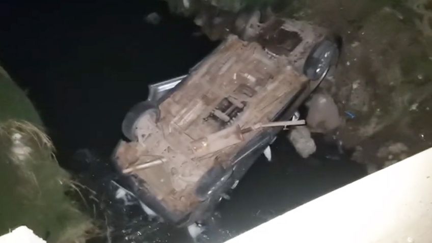 Tremendo choque en el Valle del Yaqui: Mujer y su hija resultan heridas tras caer a dren