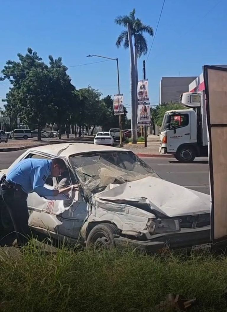 Uno de los tripulantes del Tsuru tuvo que ser trasladado a un hospital cercano.