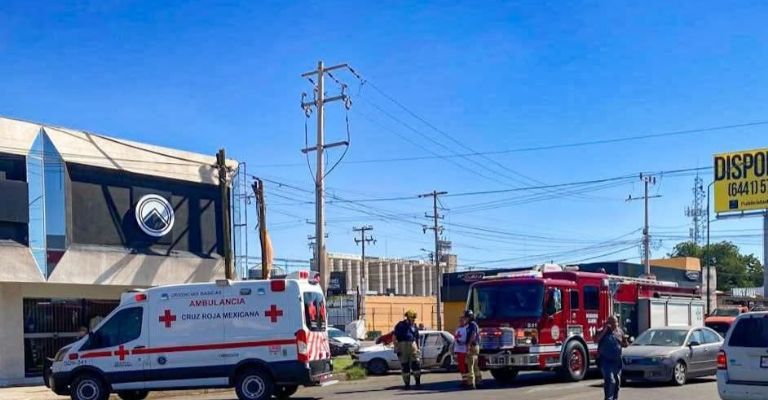 Elementos de Tránsito Municipal, bomberos y paramédicos acudieron al lugar.