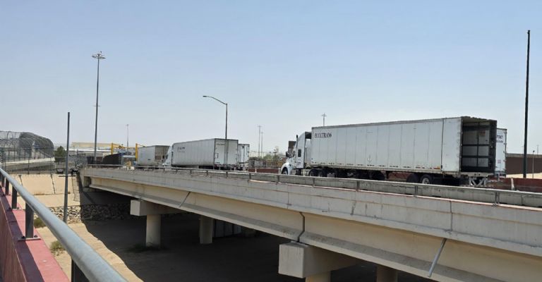 EU inicia aplicación de aranceles a camiones y autobuses importados