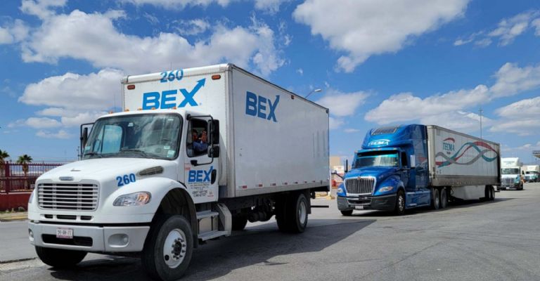 Estados Unidos impone nuevos gravámenes a camiones y autobuses