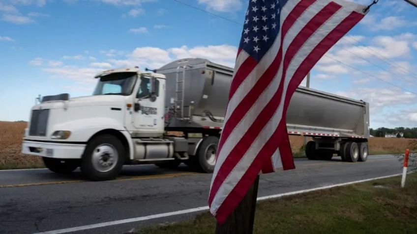 Gobierno de Estados Unidos impone aranceles del 25% a camiones y autobuses importados