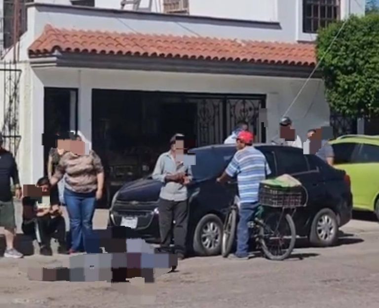 Autoridades y paramédicos acudieron al lugar.