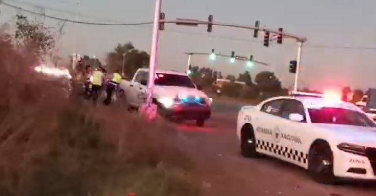 Elementos de la AMIC y vehículo particular protagonizan FUERTE CHOQUE en Ciudad Obregón