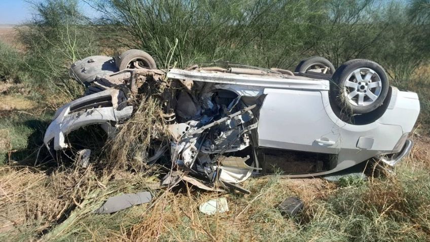 Fuerte accidente en Etchojoa: Hombre y mujer resultan heridos tras choque frontal y volcadura