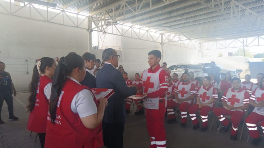 Reconocen a socorristas que participaron en rescate por el incendio de Waldo's en Hermosillo