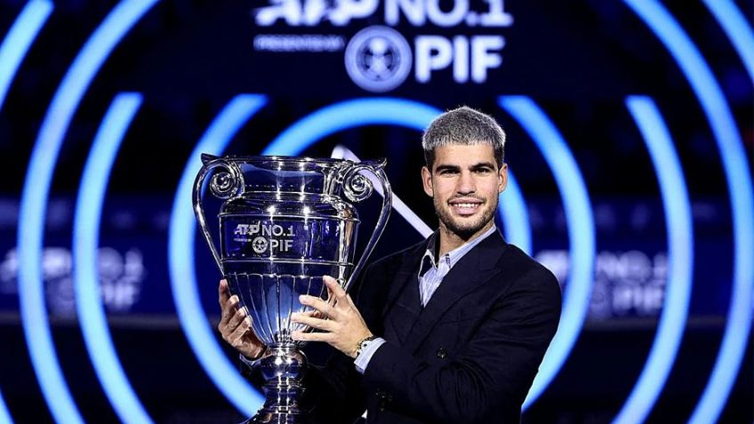 "Un gran logro": Carlos Alcaraz festeja tras recibir su trofeo como número 1