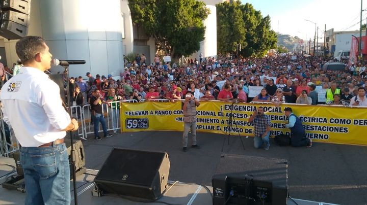 Miles de usuarios se manifiestan en Hermosillo y exigen mejoras urgentes a la CFE