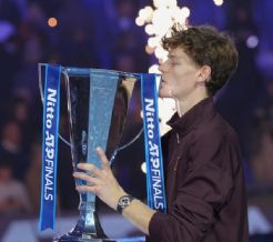 ¡Bicampeón! Sinner vence a Alcaraz y retiene el título de las ATP Finals