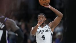 Foto que representa a Ante baja de Wembanyama, Fox lidera el triunfo de los Spurs sobre Kings