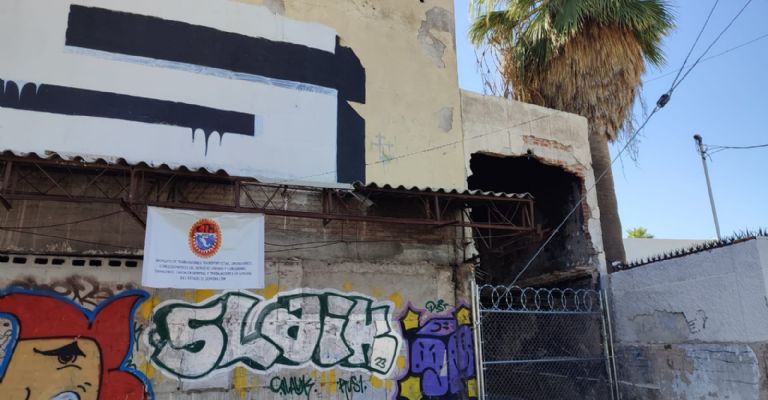 Continúa la demolición del edificio de Cinema 70 en Hermosillo
