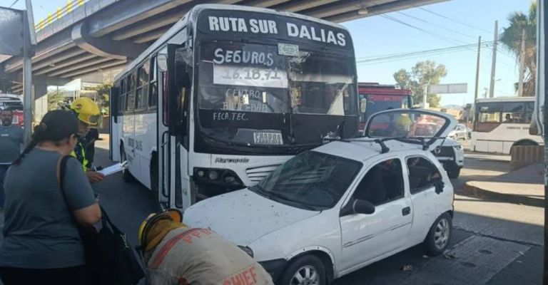 El percance vial dejó como saldo a tres personas lesionadas.
