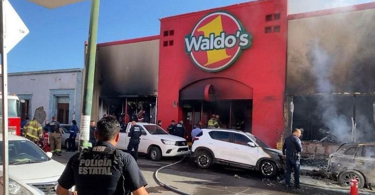 Explosión en tienda Waldo's