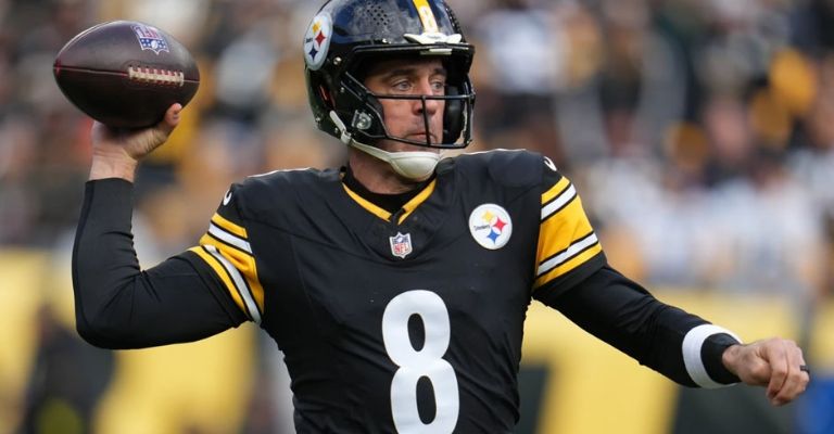 Rodgers ha estado entrenando con una férula