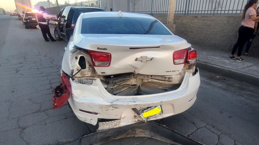 Hombre lucha por su vida tras sufrir volcadura en Nogales; se impactó contra un poste de luz