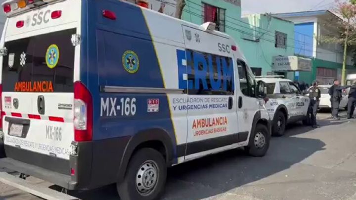 Maestro defiende a niño de agresión y recibe cuchillada en la cabeza; hay un detenido en CDMX