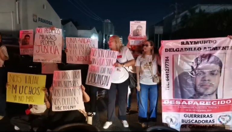 Los manifestantes usaron pancartas con diversos mensajes