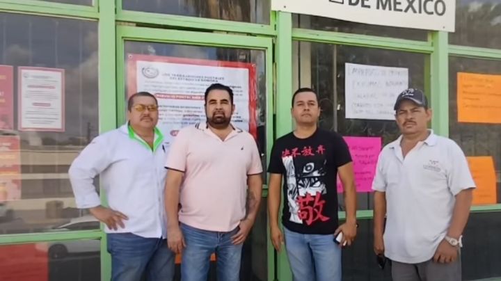 Trabajadores de Correos de México laboran bajo protesta en las oficinas de Navojoa