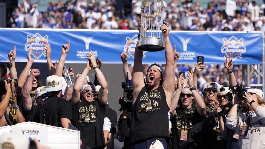 Desfila el campeón; Dodgers celebran con sus aficionados en Los Ángeles