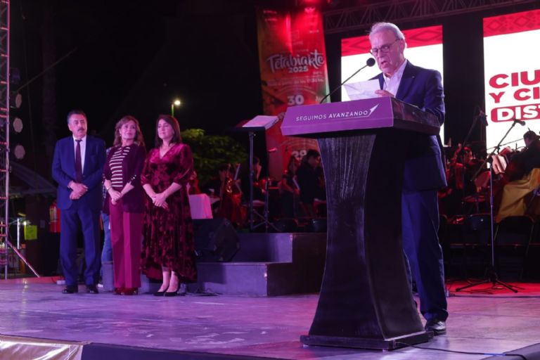 Entregan reconocimiento a Ciudadana Distinguida 2025 y Ciudadano Distinguido 2025 en Ciudad Obregón