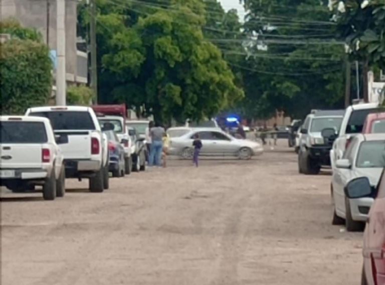 La vivienda siniestra recibió al menos cinco impactos de bala.