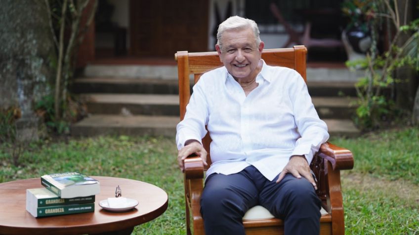 Alfonso Durazo, gobernador de Sonora, felicita al expresidente AMLO por la presentación de su libro 'Grandeza'