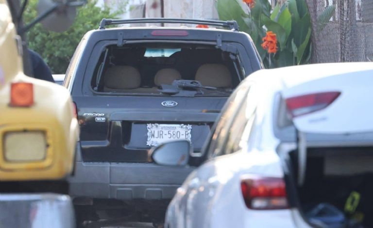 Durante la balacera un vehículo resultó con daños