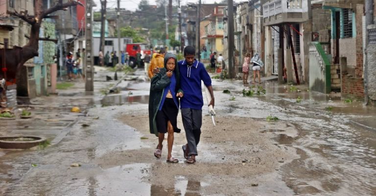 Cuba anuncia racionamiento de combustible y medidas de emergencia