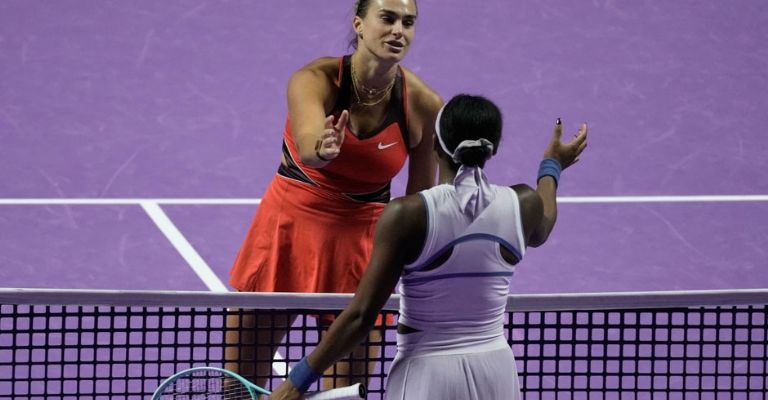 Sabalenka se despide de Gauff después de derrotarla