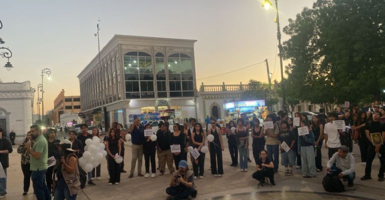 Estudiantes marchan para exigir justicia en caso Waldo's de Hermosillo; piden creación de ley 1 de noviembre