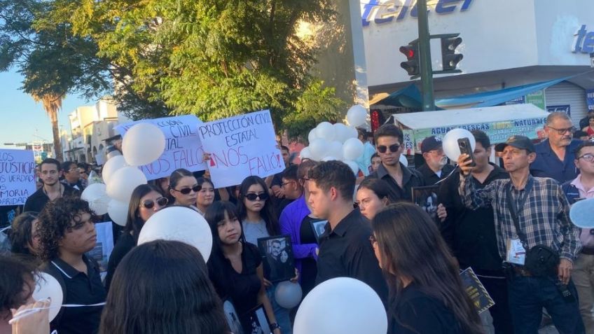 Estudiantes marchan para exigir justicia en caso Waldo's de Hermosillo; piden creación de ley 1 de noviembre