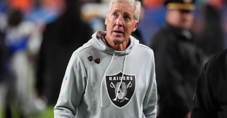 Carroll tuvo que resignarse a perder a su jugador