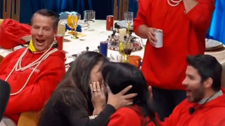 Fiesta en 'La Granja VIP' termina con beso atrevido entre Kim Shantal y Fabiola Campomanes