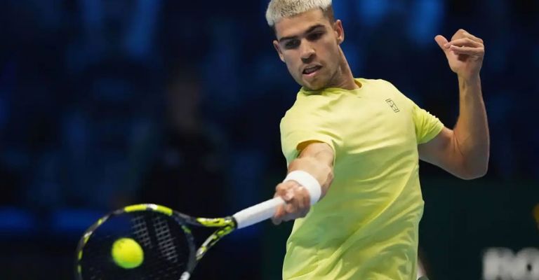 Alcaraz sacó su mejor tenis para llevarse el duelo