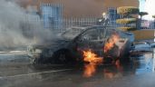 Foto ilustrativa de la nota titulada: Automóvil termina completamente calcinado tras incendiarse en SLRC; el chofer logró salir