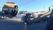 Foto ilustrativa de la nota titulada: FOTOS: Por no hacer alto, aparatoso CHOQUE termina en VOLCADURA en Centro de Ciudad Obregón